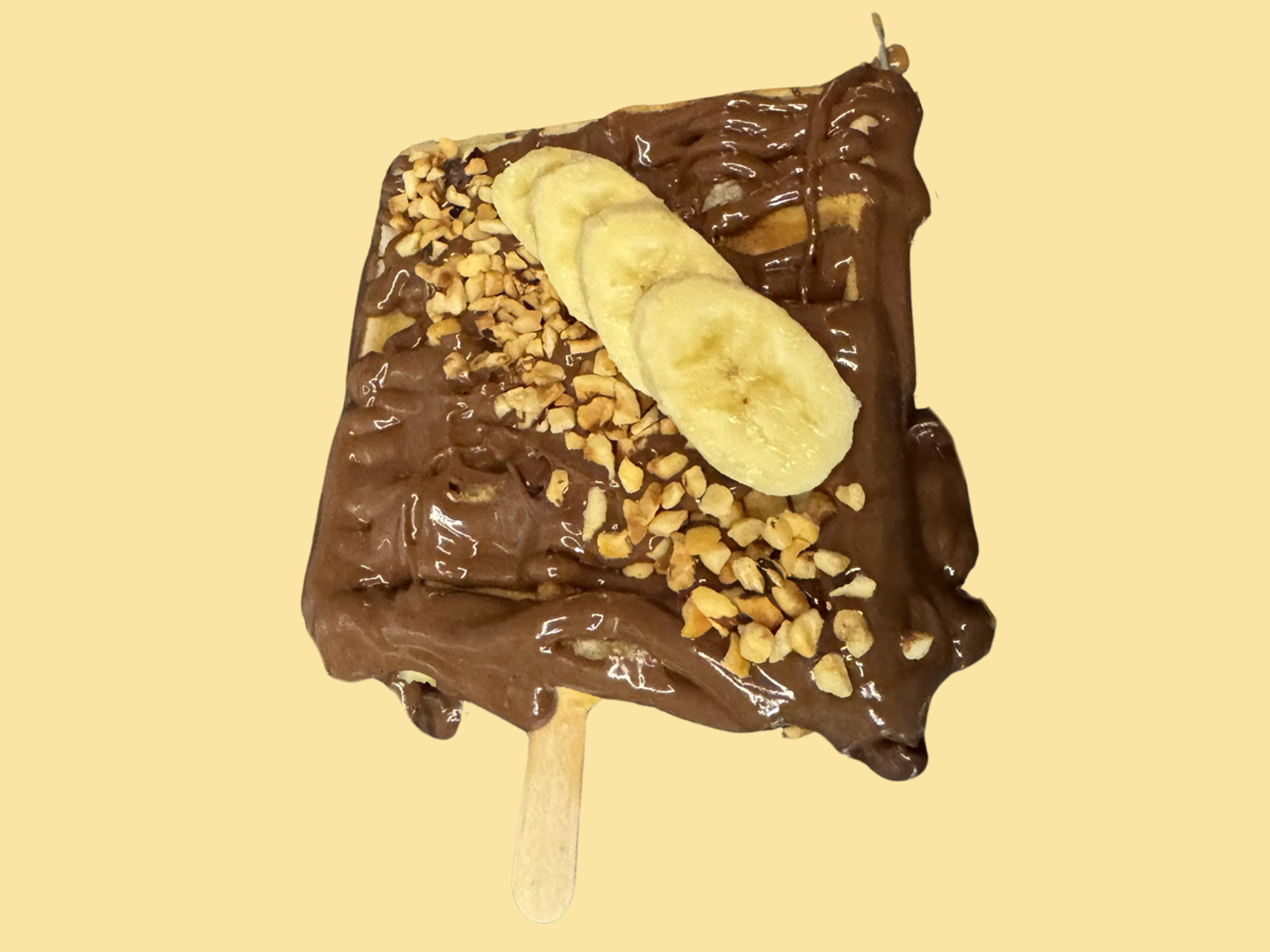 Гофрета nutella, банан, натрошени лешници